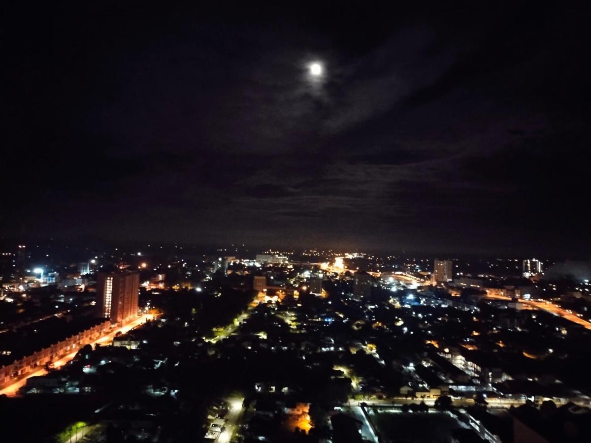 Cmk Apartmen Mutiara Tower 3 Bedroom Kota Bharu#Netflix Экстерьер фото